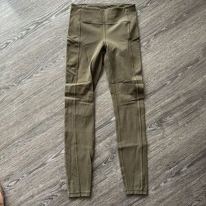 EUC Sz 4 Lululemon Speed up Tight in Dark Olive  Full on Luxtreme